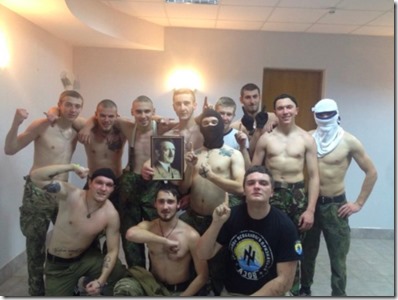 Azov Bataljon met foto Hitler
